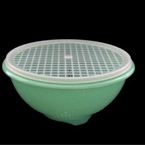 TUPPERWARE VTG Green Colander & strainer lid